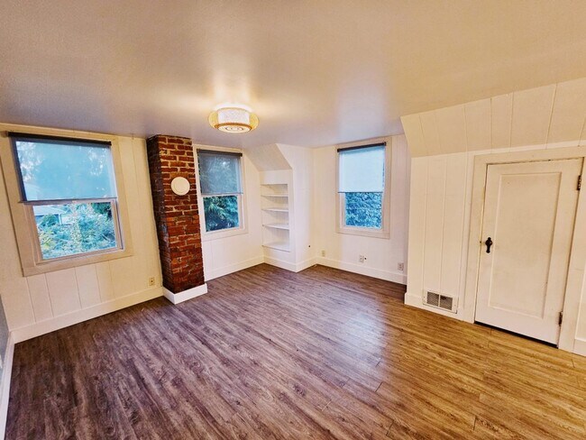 Building Photo - 115 - Compton