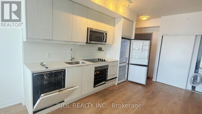 Photo du bâtiment - 36 Forest Manor Rd