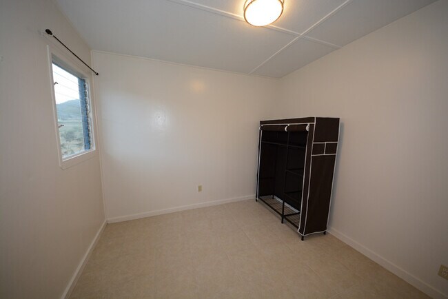 Building Photo - 45-244-244 Wena St