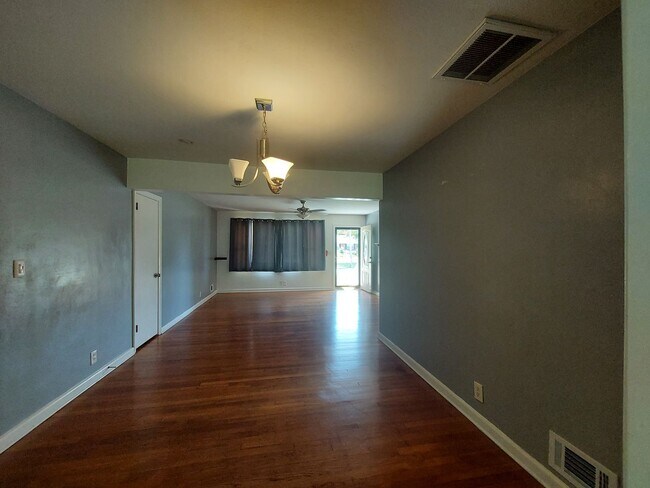 Foto del edificio - 5456 Shadowood Drive