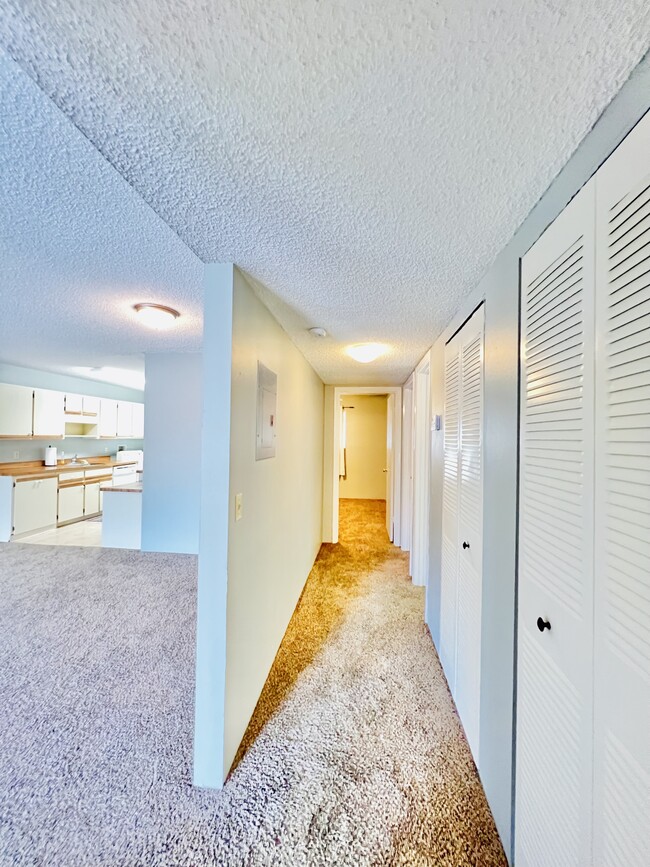 Building Photo - 726 W Rosewood Ln