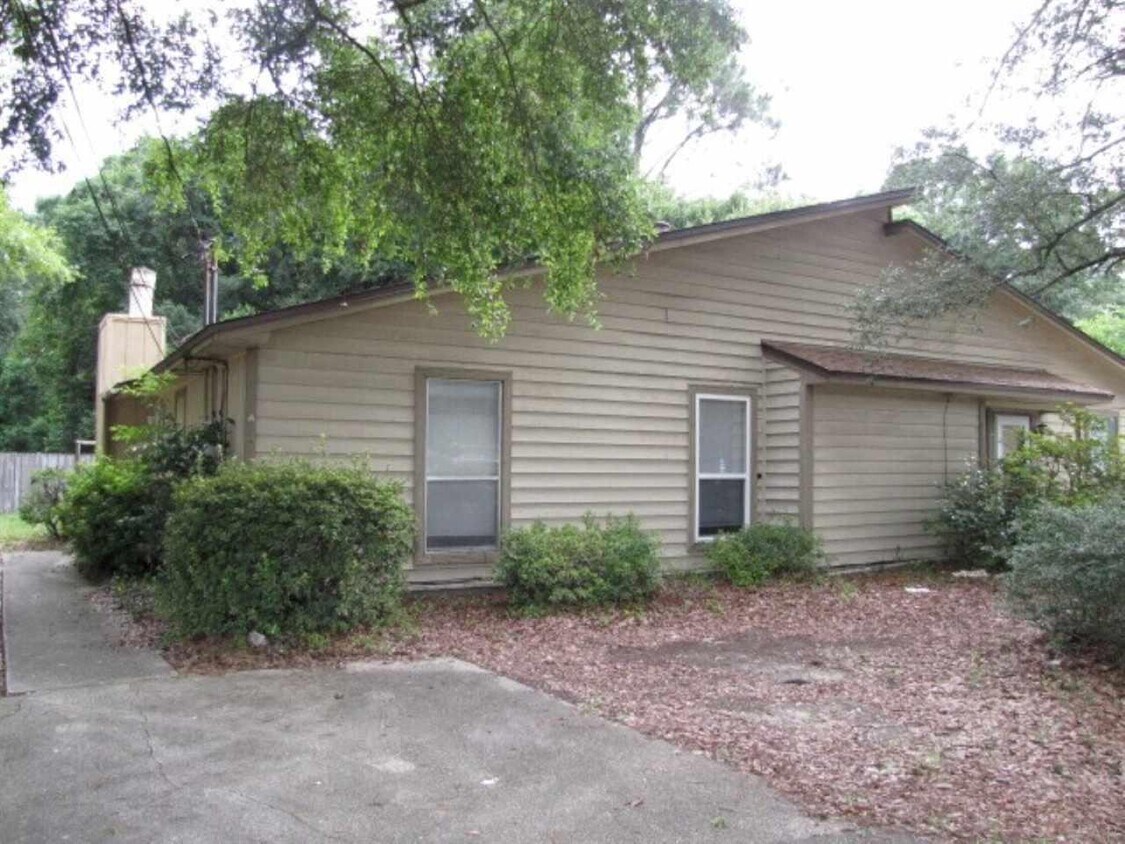 2410 Creighton Rd, Pensacola, FL 32504 House Rental in Pensacola, FL