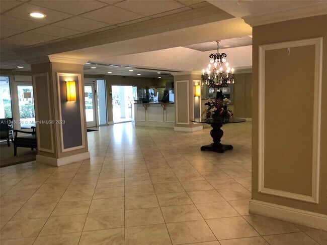 Building Photo - 3200 Port Royale Dr N