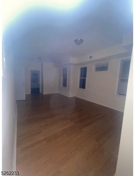 Foto del edificio - 83 Mapes Ave