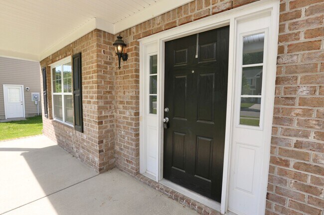 Foto del edificio - Fabulous 4-Bedroom Home Available 07-11-24...
