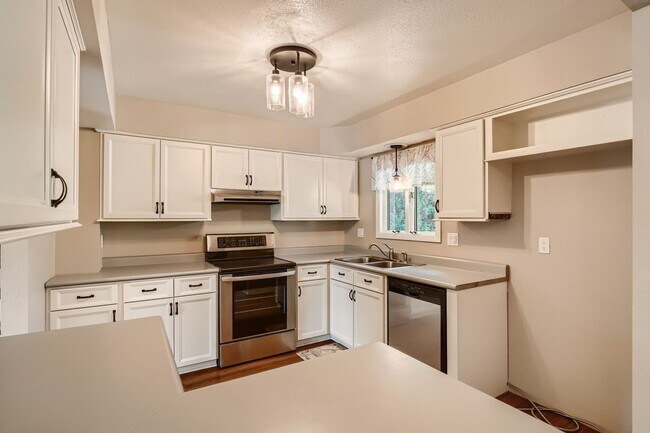 Foto del edificio - Coming soon! Beautiful 4 Bed 2 Bath in Vis...