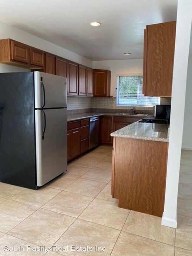 Primary Photo - 1010 N Crescent Heights Blvd