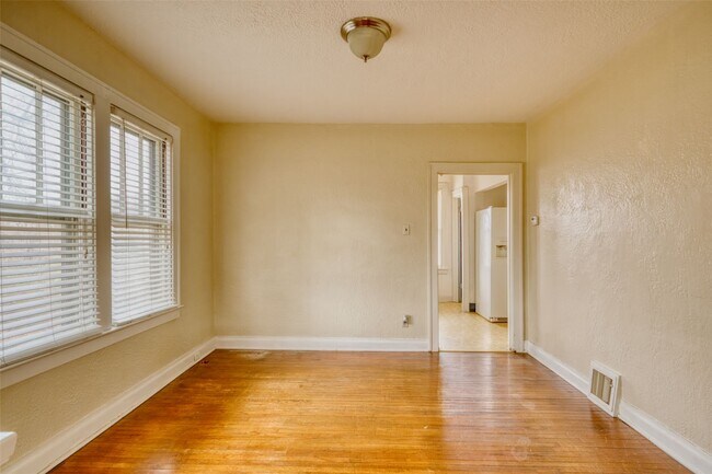 Foto del edificio - 217 Emerling Dr