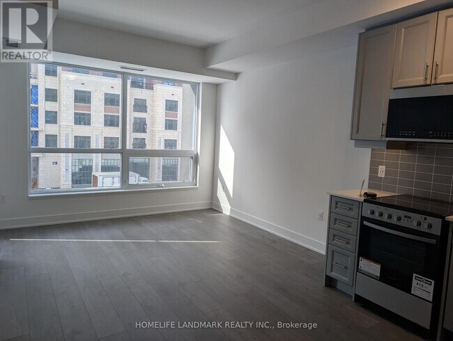 Photo du bâtiment - 2333 Khalsa Gate