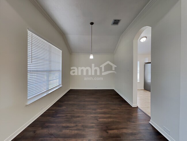Building Photo - 30022 Saw Oaks Dr