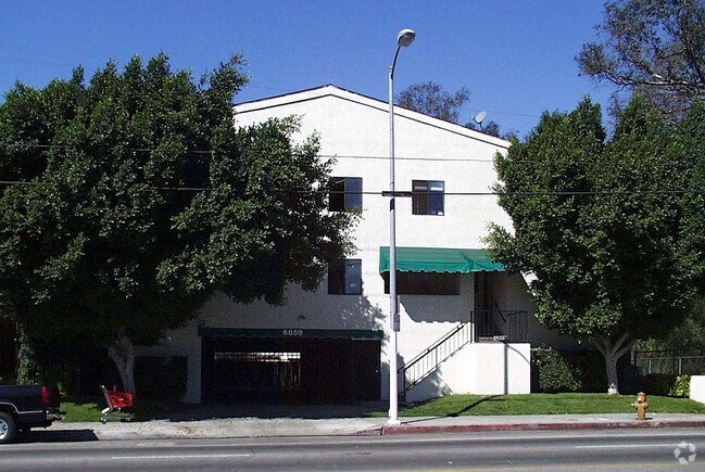 Foto del edificio - 6859 Laurel Canyon Blvd