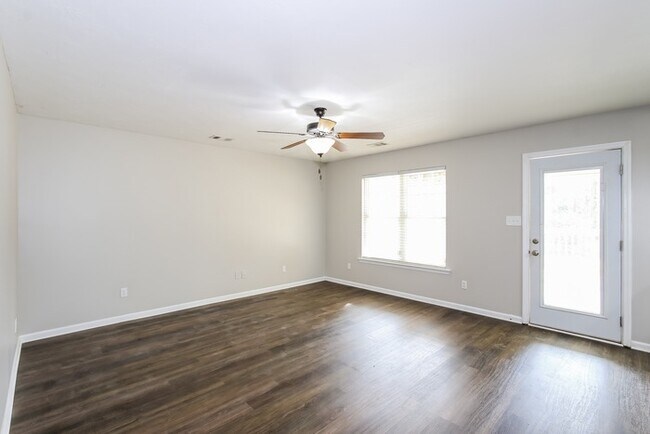 Foto del edificio - 1484 Collins Dr