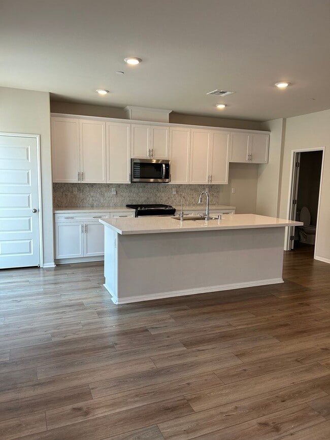 Building Photo - 40596 Birchfield Dr