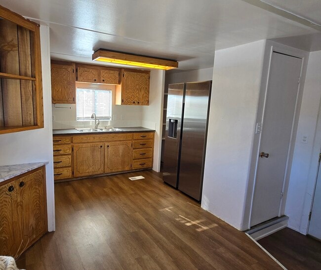 Building Photo - 419 W Golden Ave