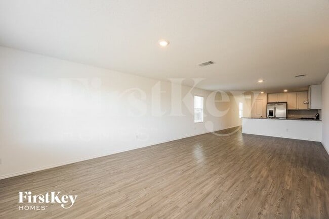 Building Photo - 2424 Lake Hls