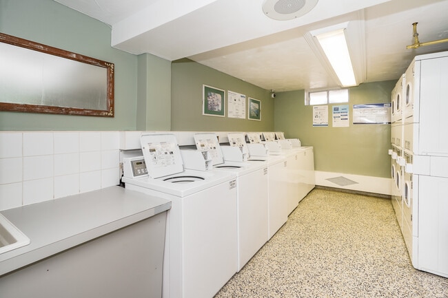 Building Photo - Greystone Place