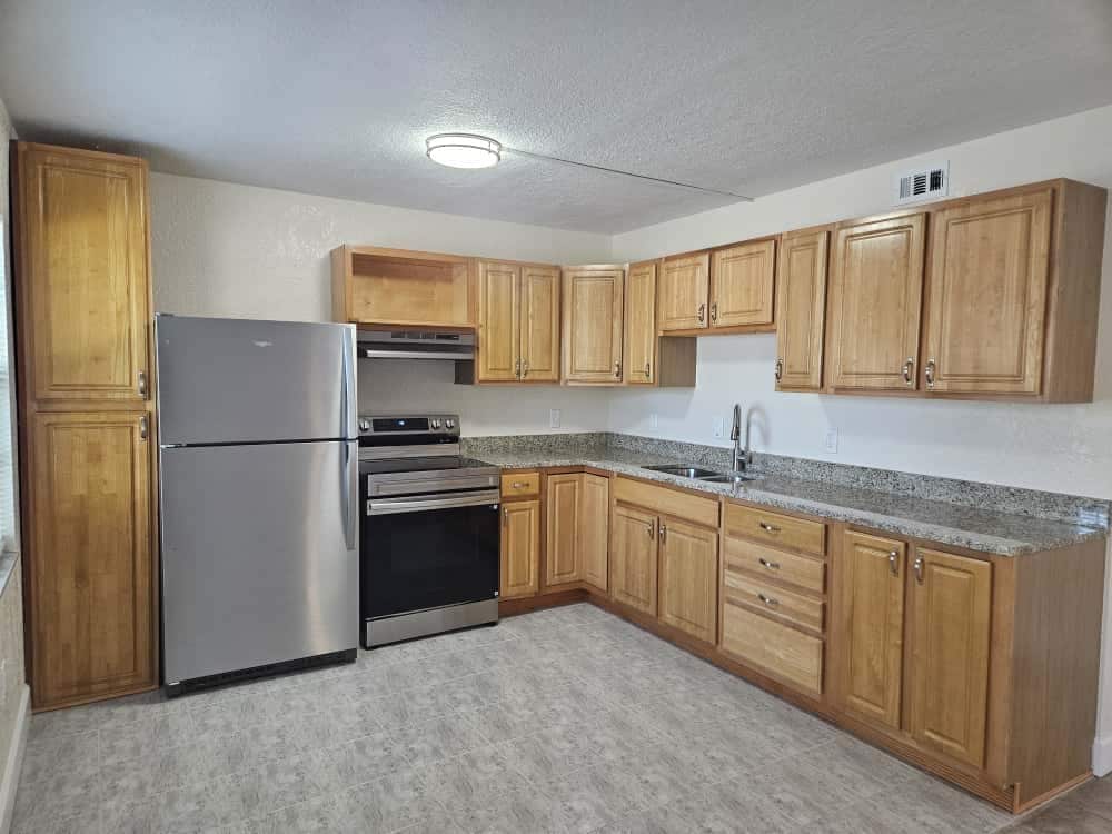 Primary Photo - 4414 N Clark Ave