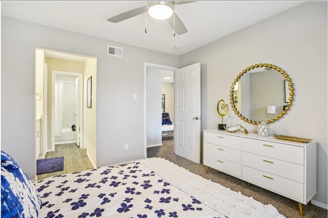 Foto del edificio - 1070 Mearns Meadow Blvd