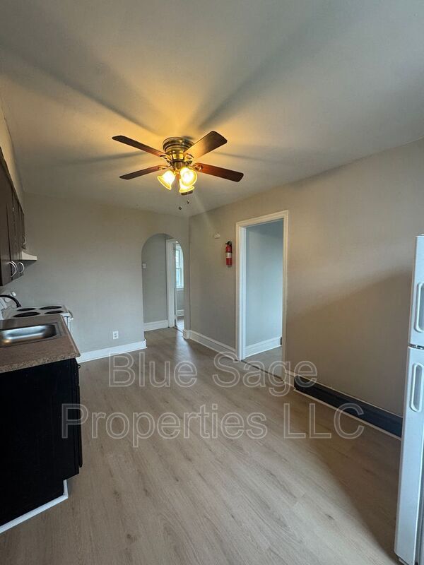 Foto del edificio - 621 W 7th St