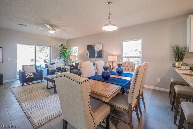 Foto del edificio - 1913 NE Juanita Pl