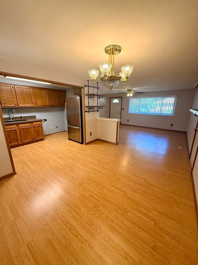 Building Photo - 4820 Rexwood Dr