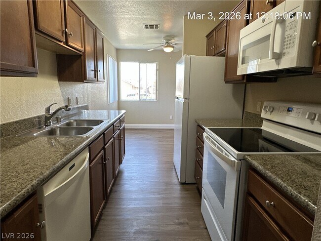 Foto del edificio - 1842 N Decatur Blvd