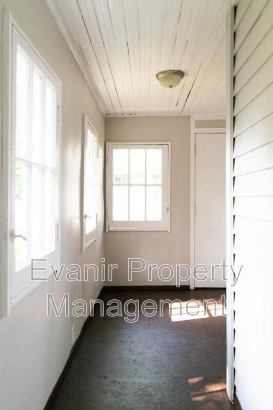 Building Photo - 1532 Bowman Ave