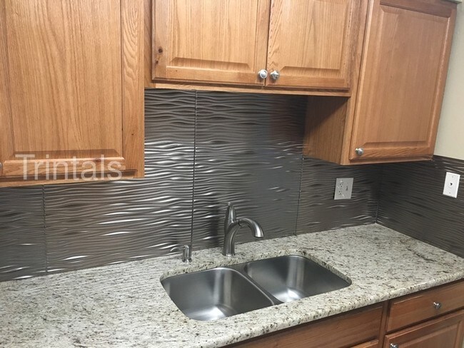 Building Photo - Well maintained condo within minutes of usf.