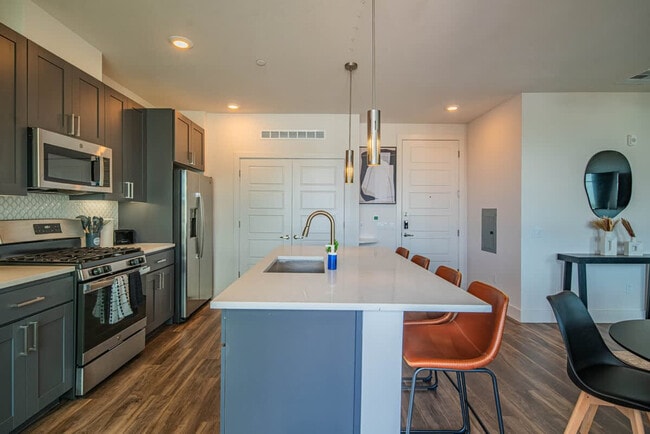 Foto del edificio - 15501 N Dial Blvd