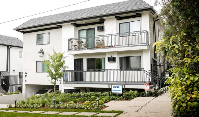 Building Photo - 10914 Rose Ave