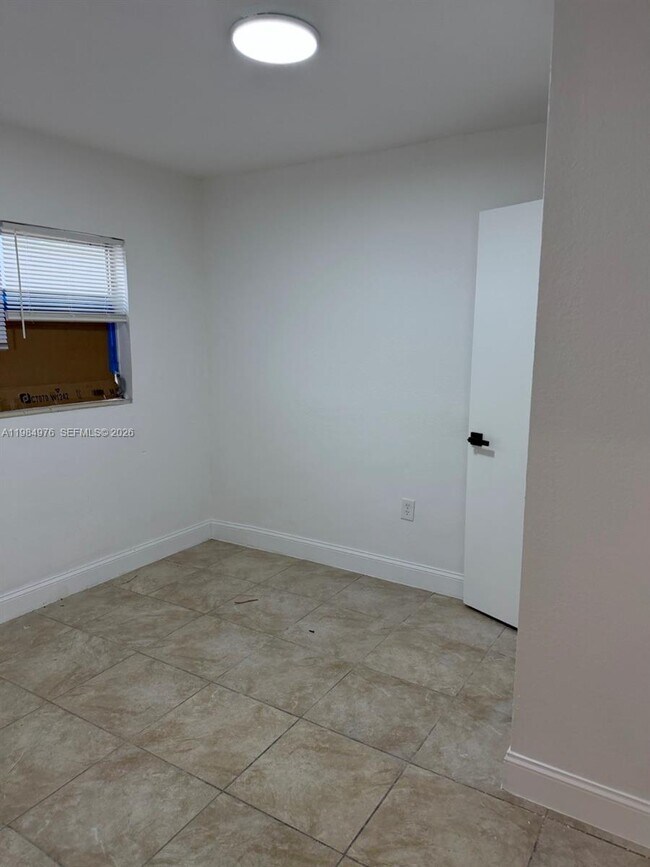 Foto del edificio - 2335 NW 68th St