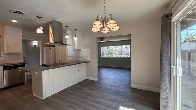 Building Photo - 2960 Cabrillo Dr