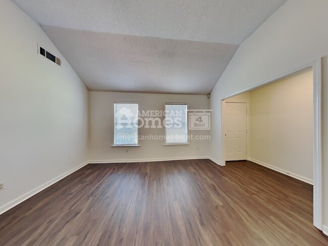 Foto del edificio - 245 Brookstone Cove