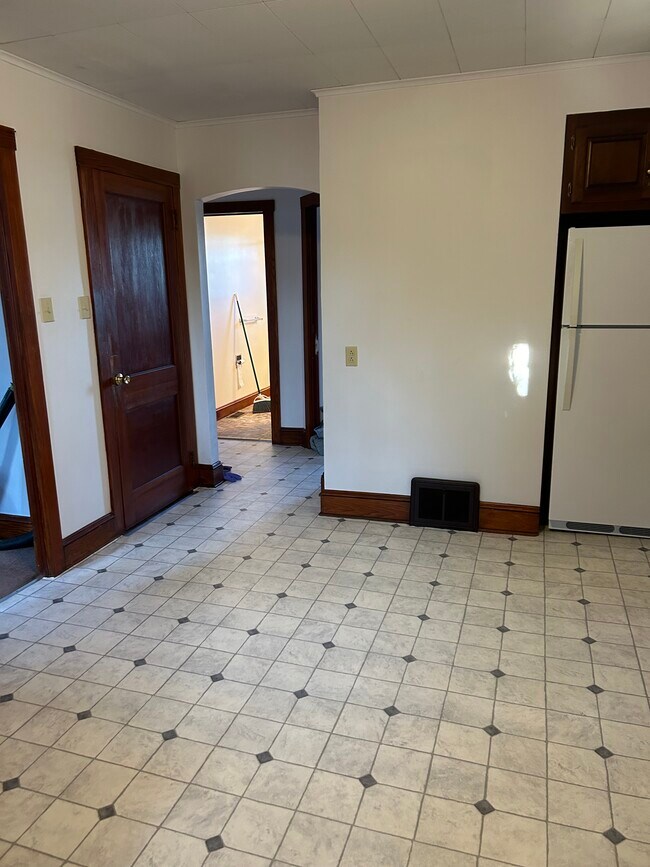 Kitchen - 918 E 7th St