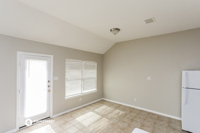 Building Photo - 3164 Kingswood Ct