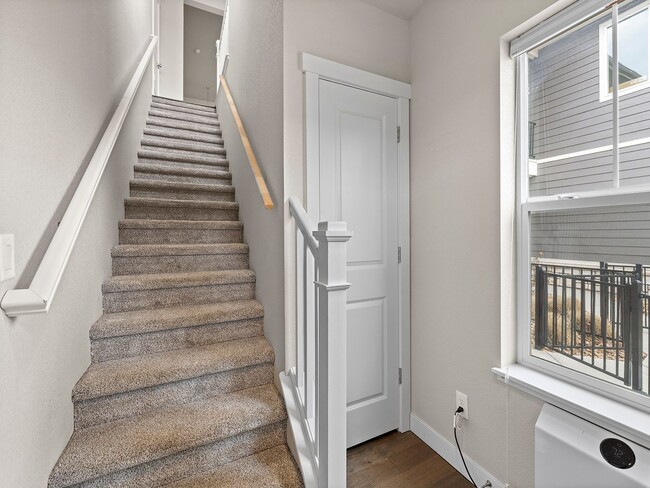 Foto del edificio - Move-In Ready, 3BR/2BA Townhome in Loveland with Modern Finishes