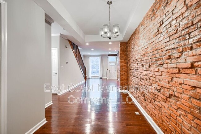 Building Photo - 2826 Huntingdon Ave