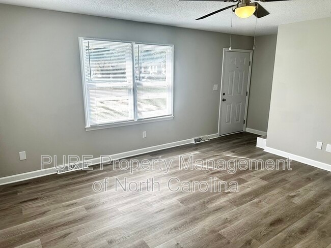 Building Photo - 916 W 5th Ave