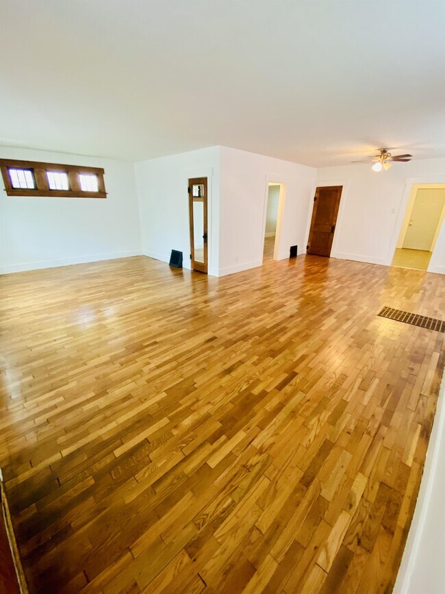 Foto del edificio - 324 SW Franklin Ave