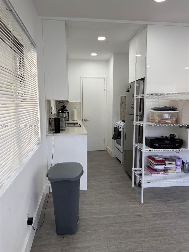 Foto del edificio - 821 NE 6th St