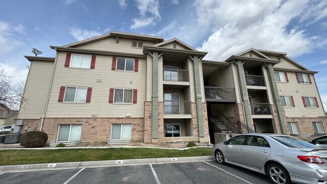 Building Photo - 3 bedroom 2 bath!! Available Now!!