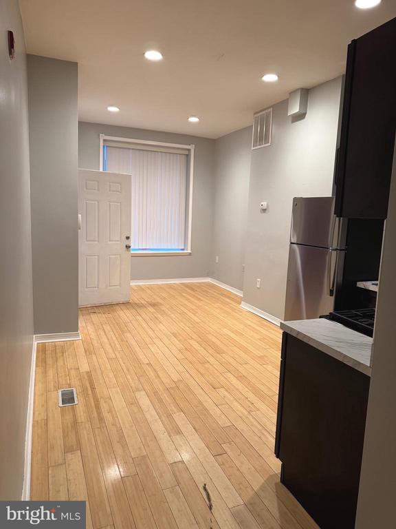 Foto del edificio - 3211 W Montgomery Ave