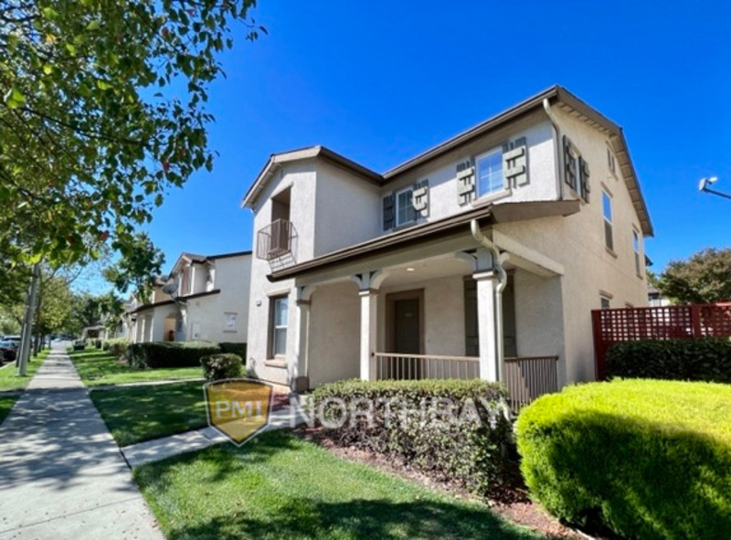 Primary Photo - 3200 Puffin Cir