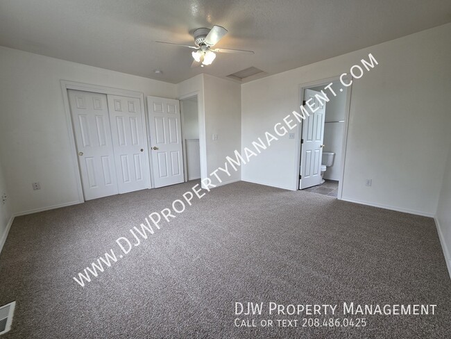 Building Photo - 2682 S Stonehedge Dr