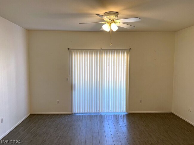 Foto del edificio - 5650 E Sahara Ave