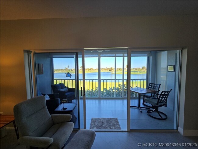 Foto del edificio - 185 NE Edgewater Dr