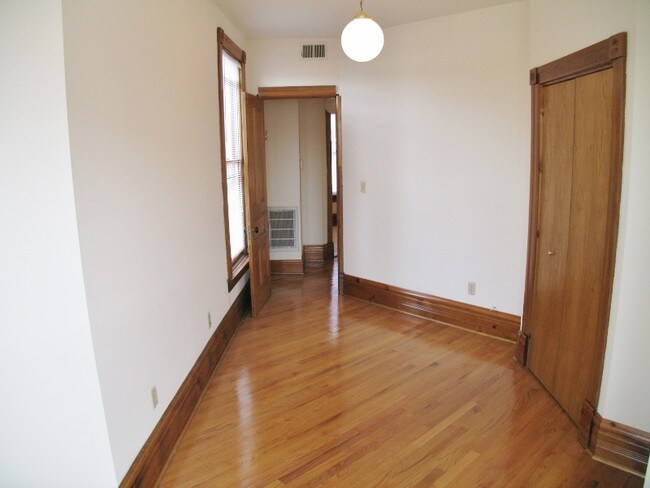 Foto del edificio - 2329 N Halsted St