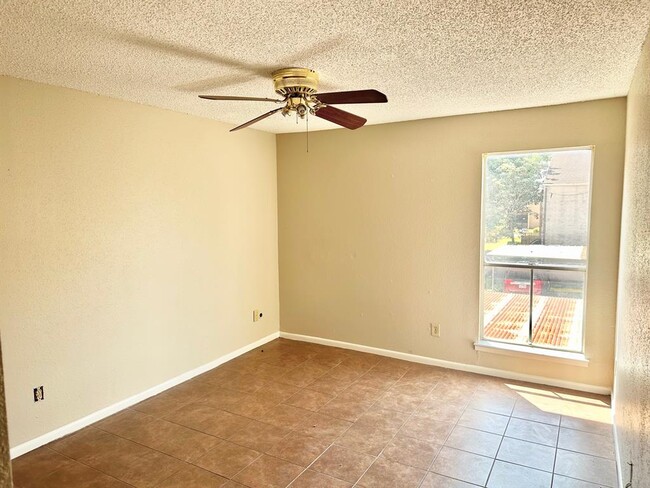 Building Photo - 10203 Forum Park Dr
