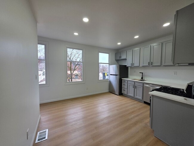 Foto del edificio - Newly updated 3 bedroom 2 bathroom house for Rent!!!