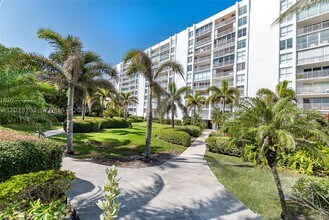 Building Photo - 613 Ocean Dr